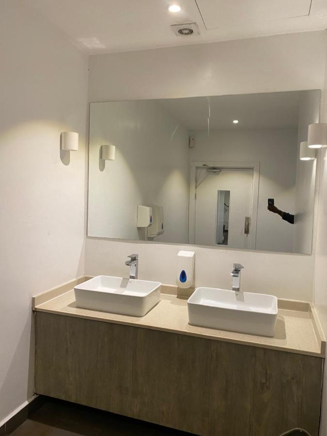 One Bedroom Apartment At A Embassy Gardens Cantonments Accra Buitenkant foto